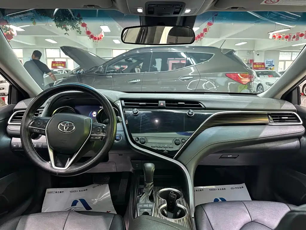 Toyota Camry 2021 — фото 12