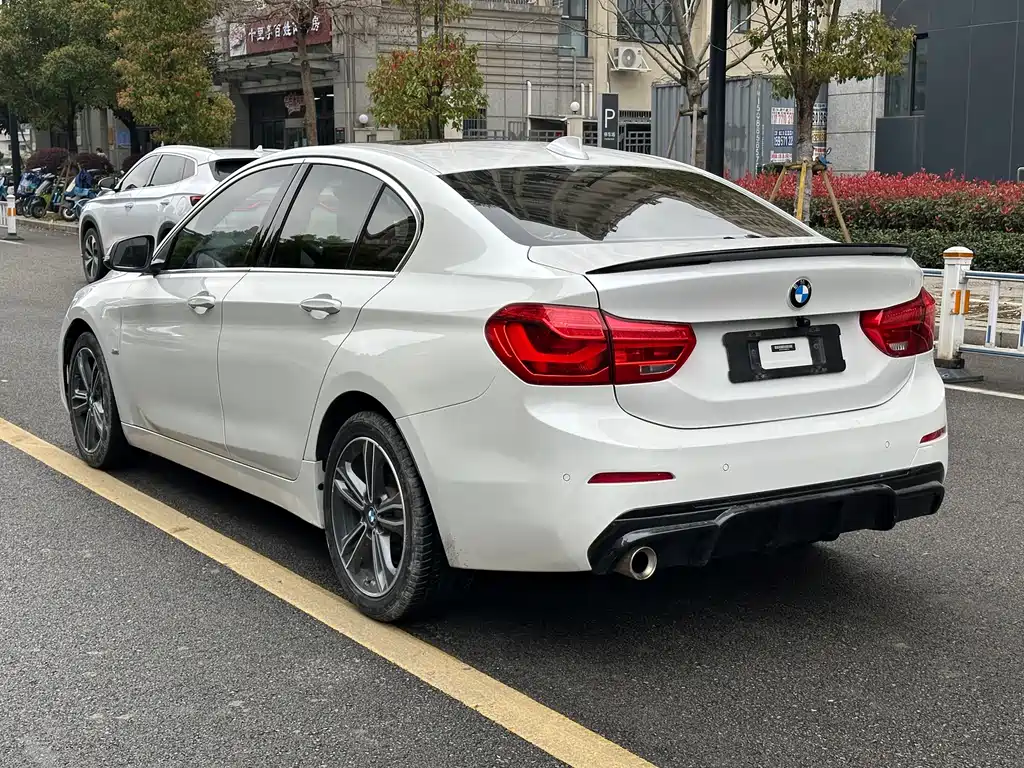 BMW 1 Series 2018 — фото 7