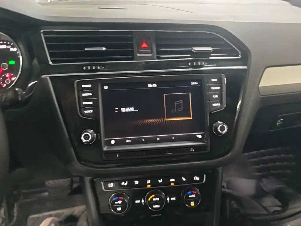 Volkswagen Tiguan L 2018 — фото 13