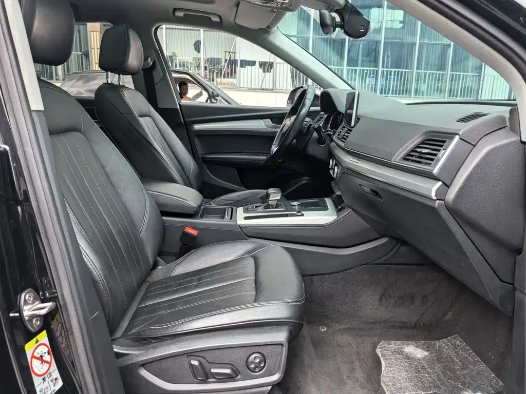 Audi Q5L 2020 — фото 15