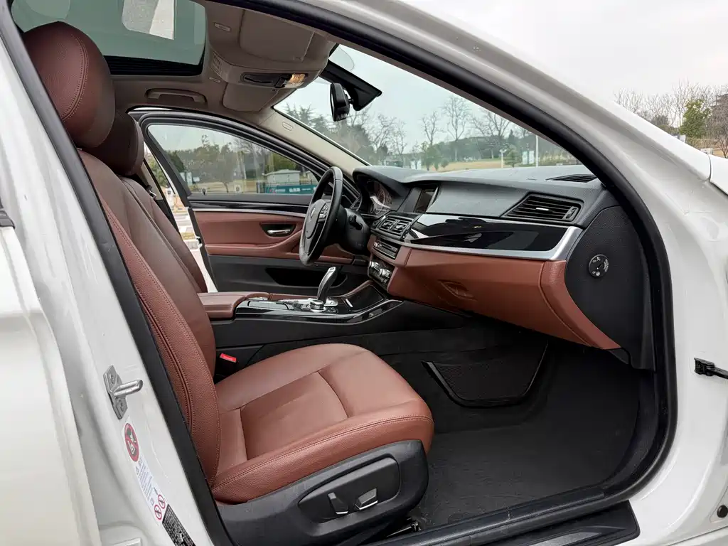 BMW 5 Series 2014 — фото 12