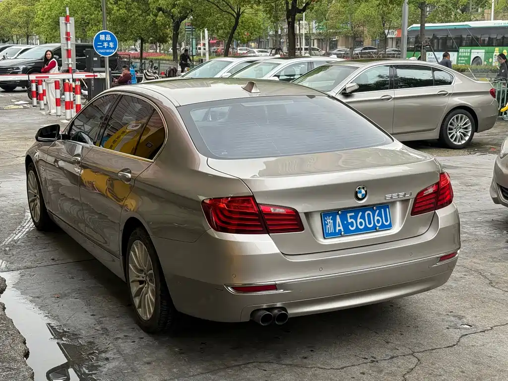 BMW 5 Series 2016 — фото 12