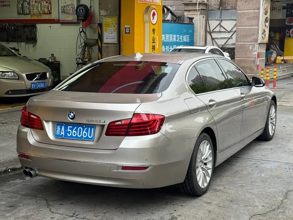 BMW 5 Series 2016 — фото 14
