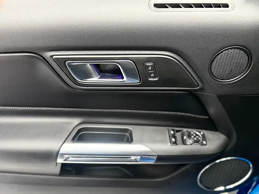 Ford Mustang 2020 — фото 19