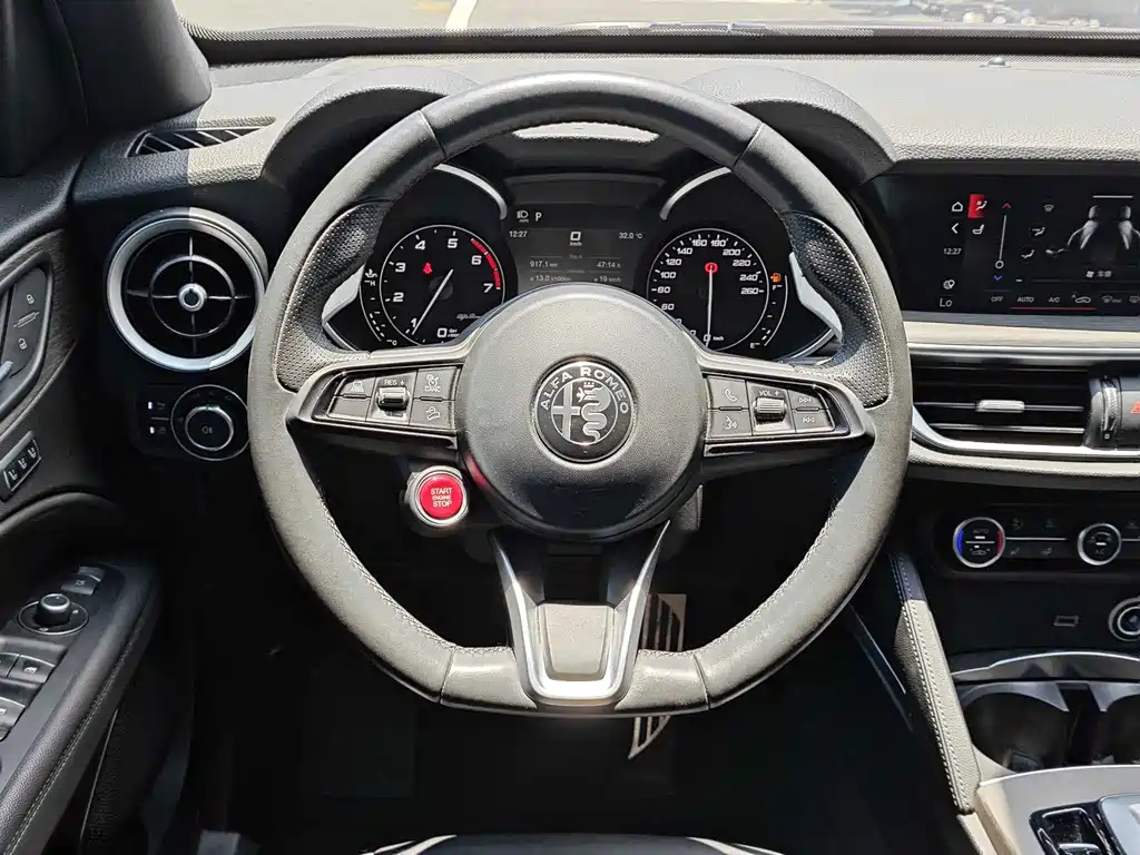 Alfa Romeo Stelvio 2023 — фото 7