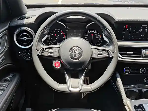 Alfa Romeo Stelvio 2023