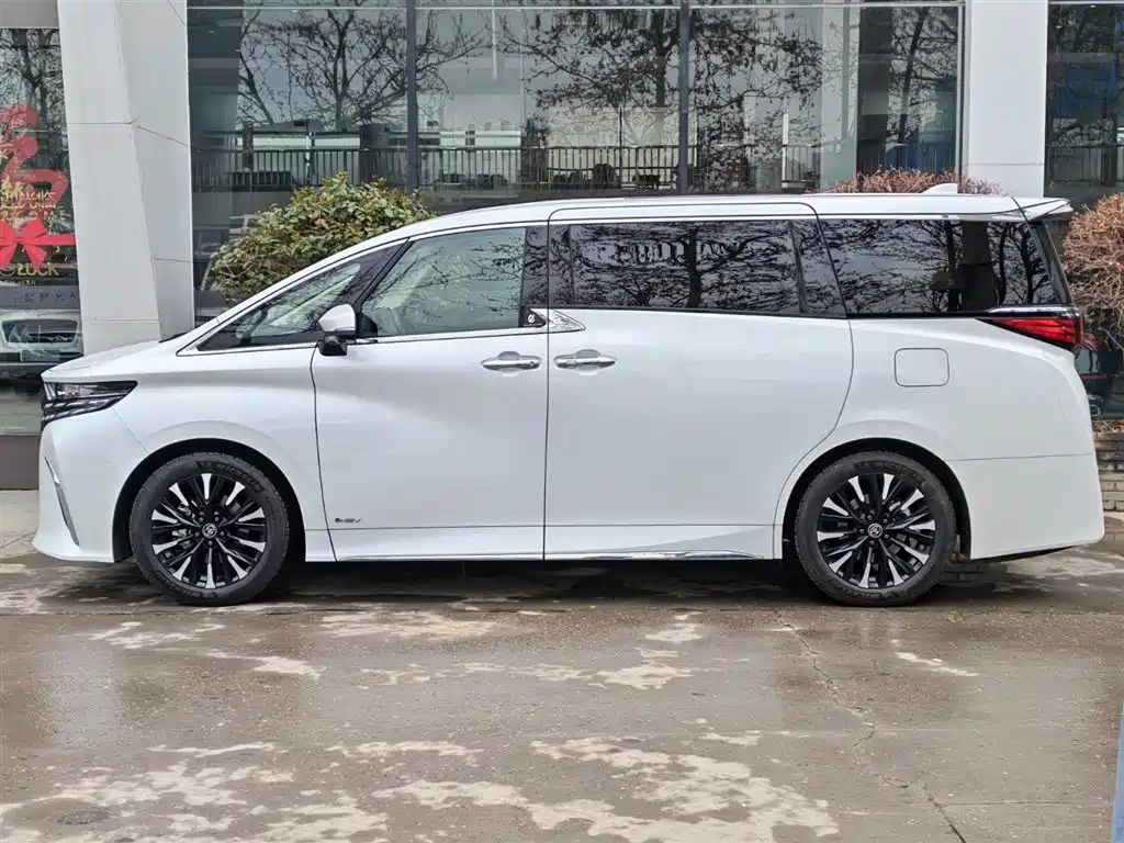 Toyota Alphard 2024 — фото 3