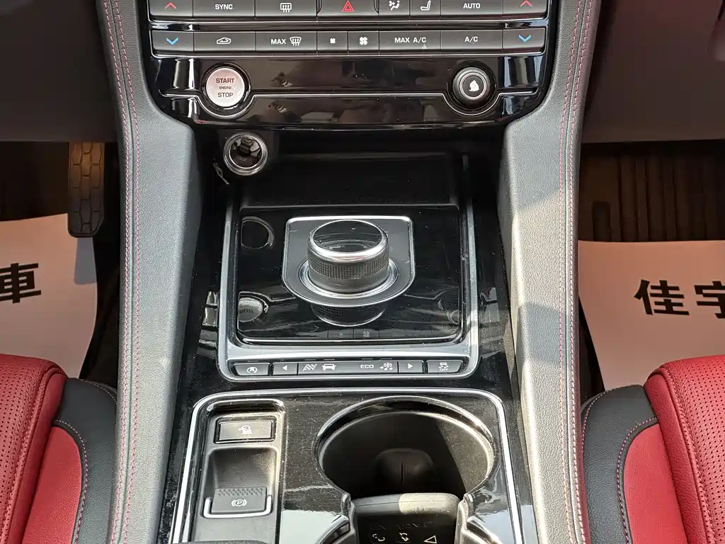 Jaguar F-PACE 2017 — фото 14