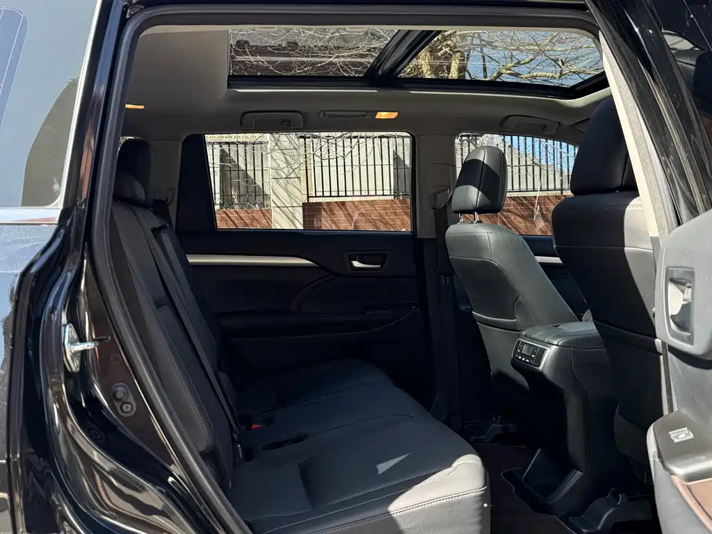 Toyota Highlander 2018 — фото 11