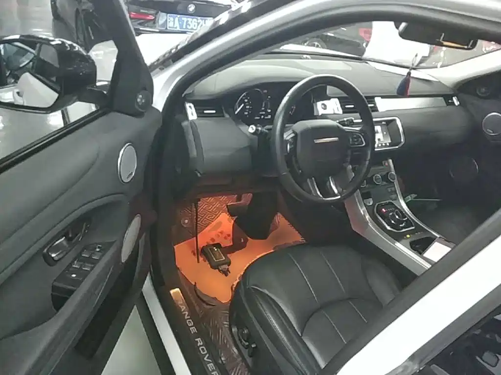 Land Rover Evoque 2018 — фото 16
