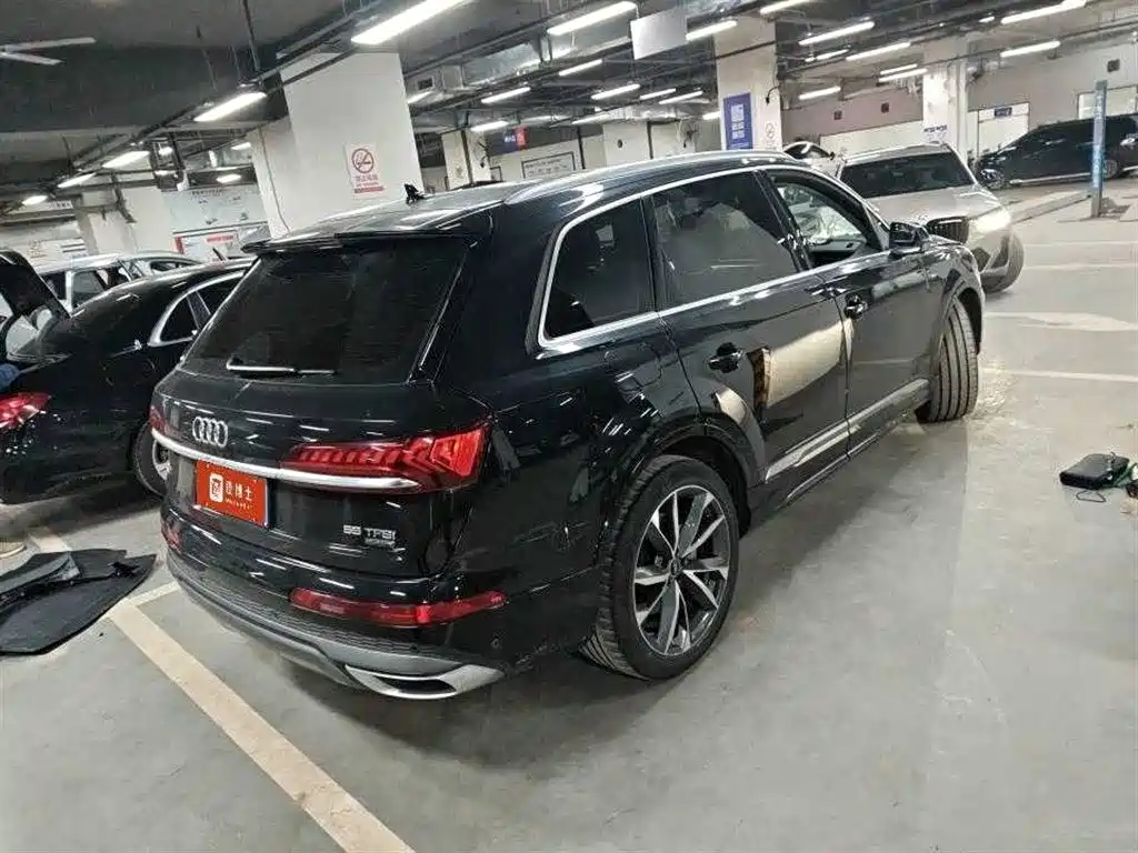 Audi Q7 2024 — фото 9