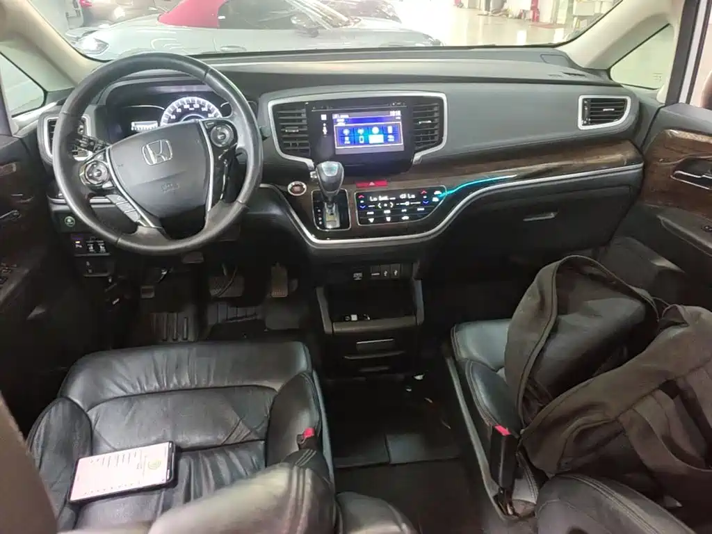 Honda Odyssey 2018 — фото 10