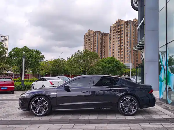 Audi A7L 2023