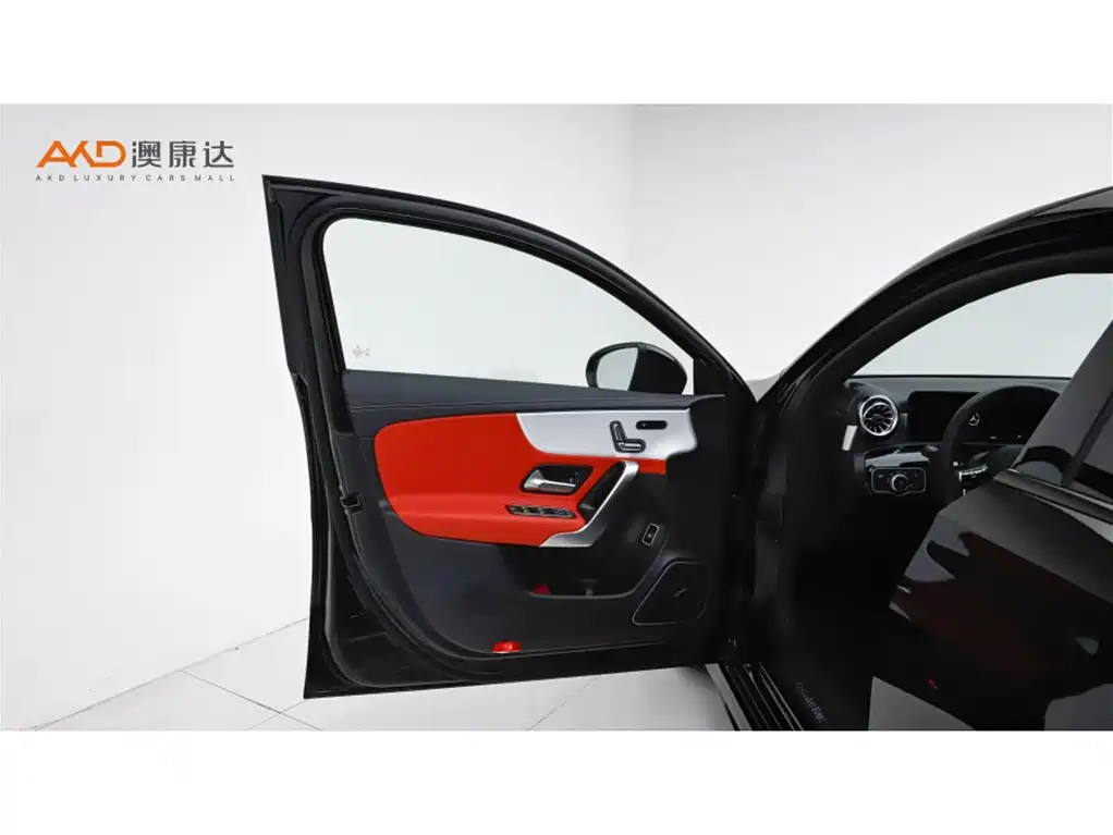 Mercedes-Benz A-Class AMG 2025 — фото 10