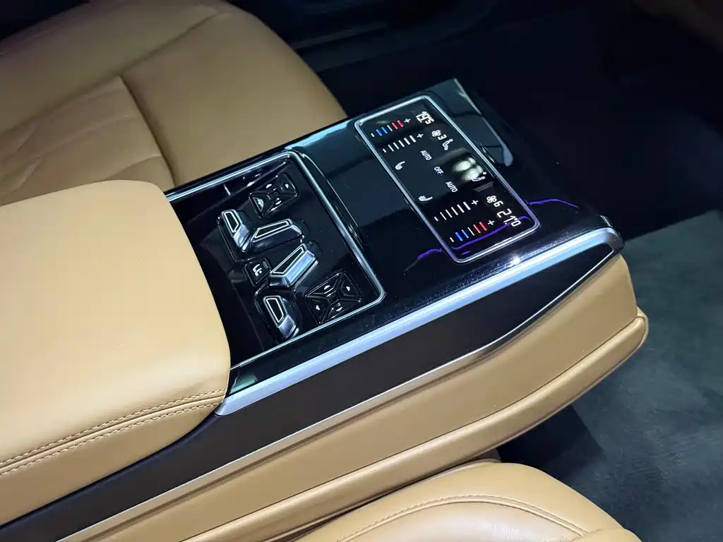 Audi A8 2019 — фото 11
