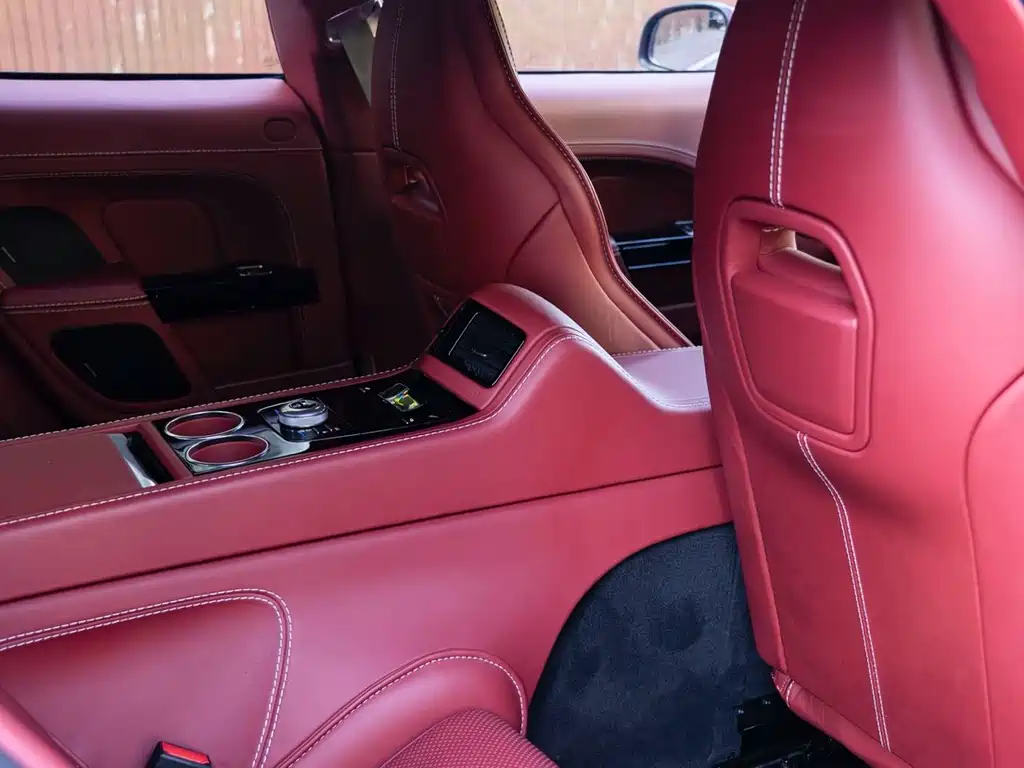 Aston Martin Rapide 2018 — фото 23
