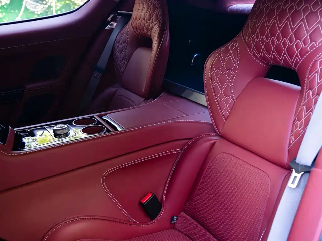 Aston Martin Rapide 2018 — фото 22
