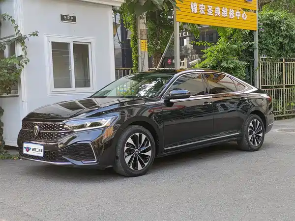 Volkswagen Passat 2023
