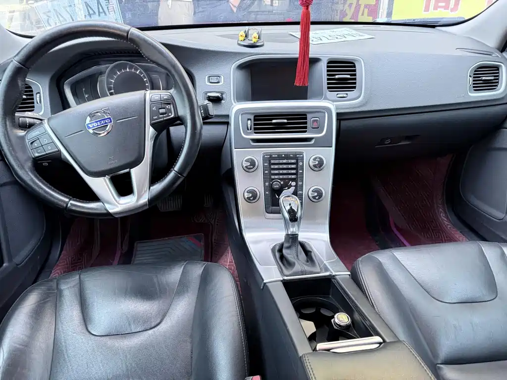 Volvo S60 2016 — фото 15