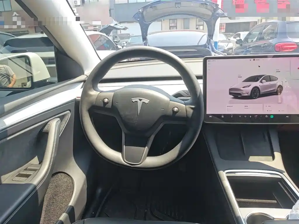 Tesla Model Y 2023 — фото 11