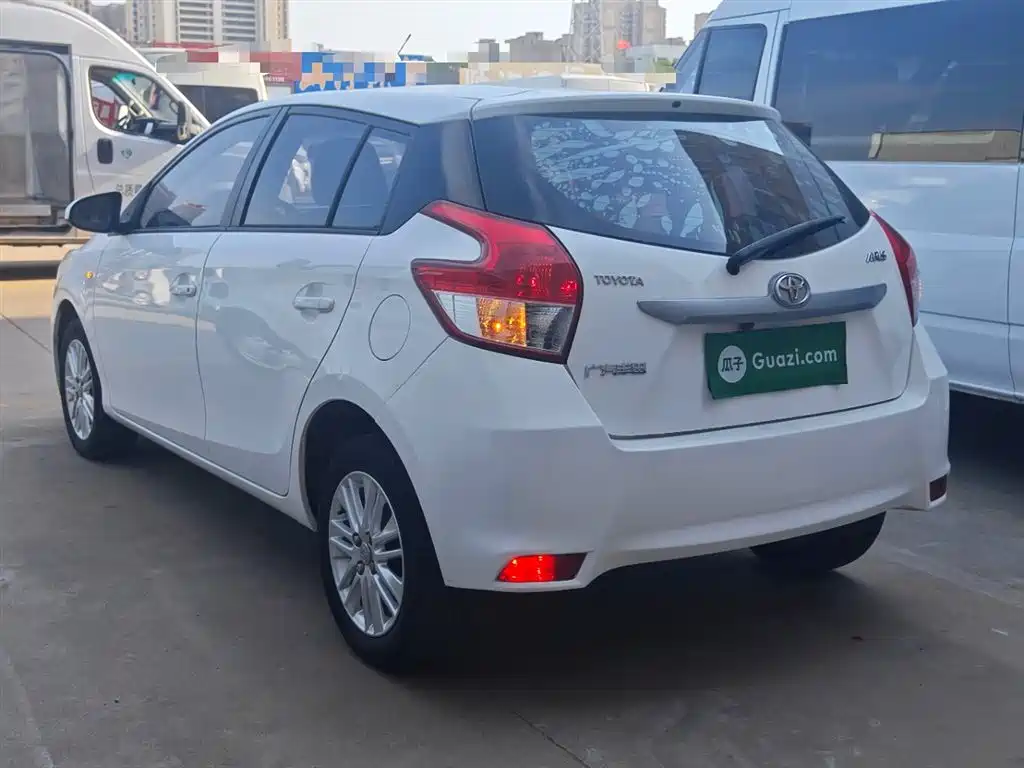 Toyota Yaris L 2015 — фото 5