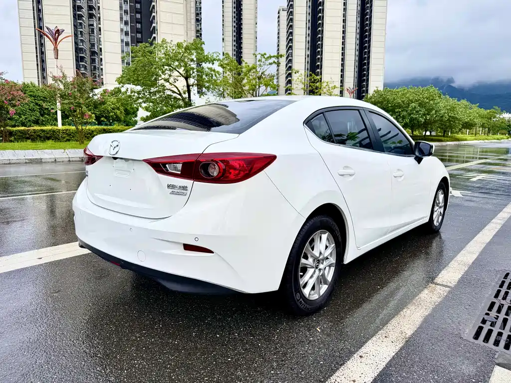 Mazda 3 Axela 2016