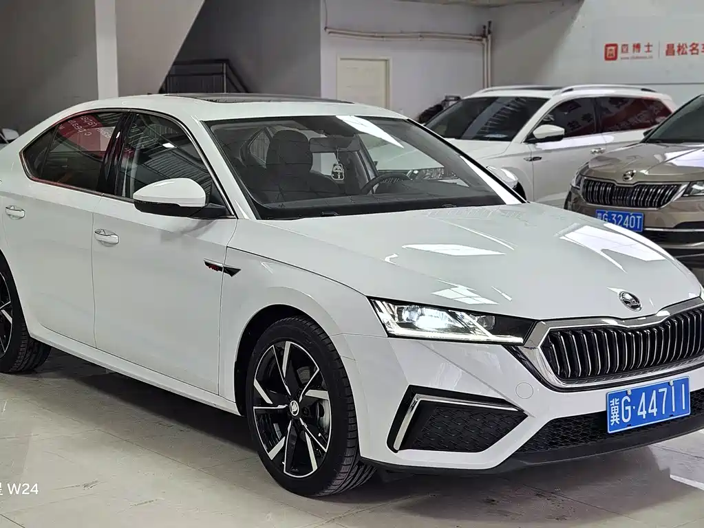 Skoda Octavia 2023 — фото 9