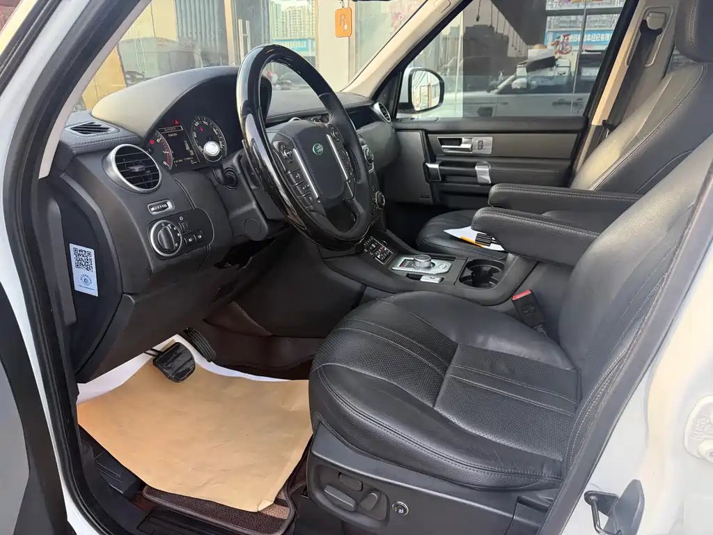 Land Rover Discovery 2017 — фото 12
