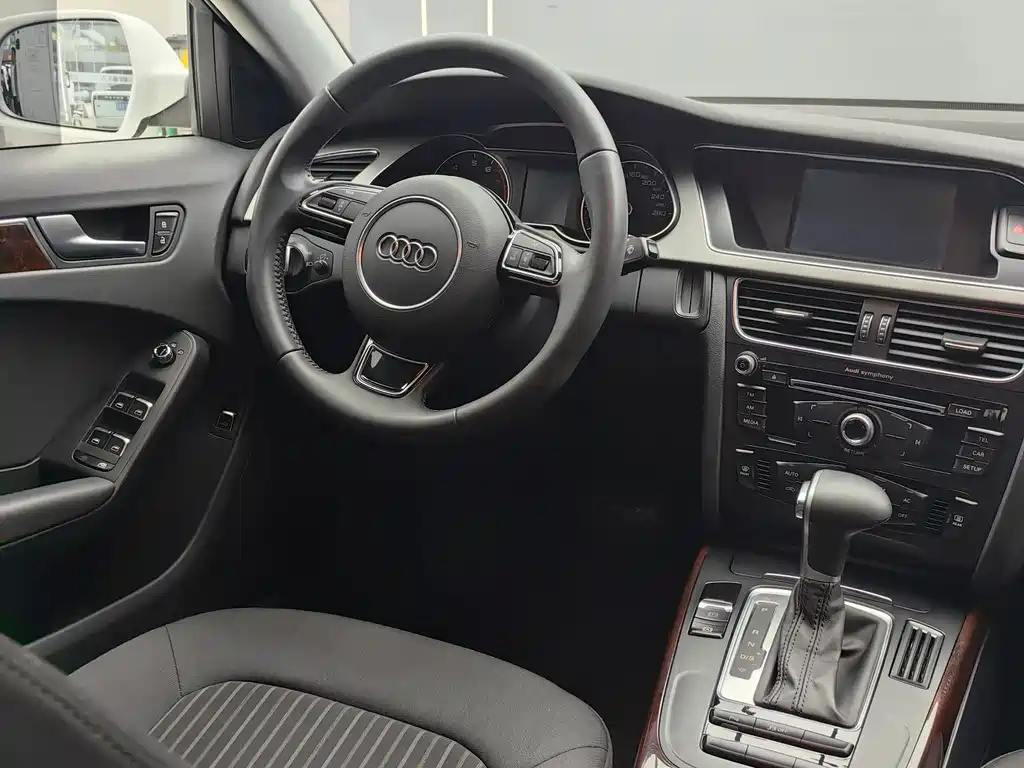 Audi A4L 2013 — фото 7