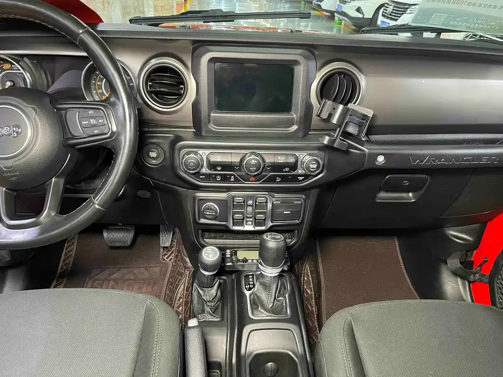 Jeep Wrangler 2022 — фото 10