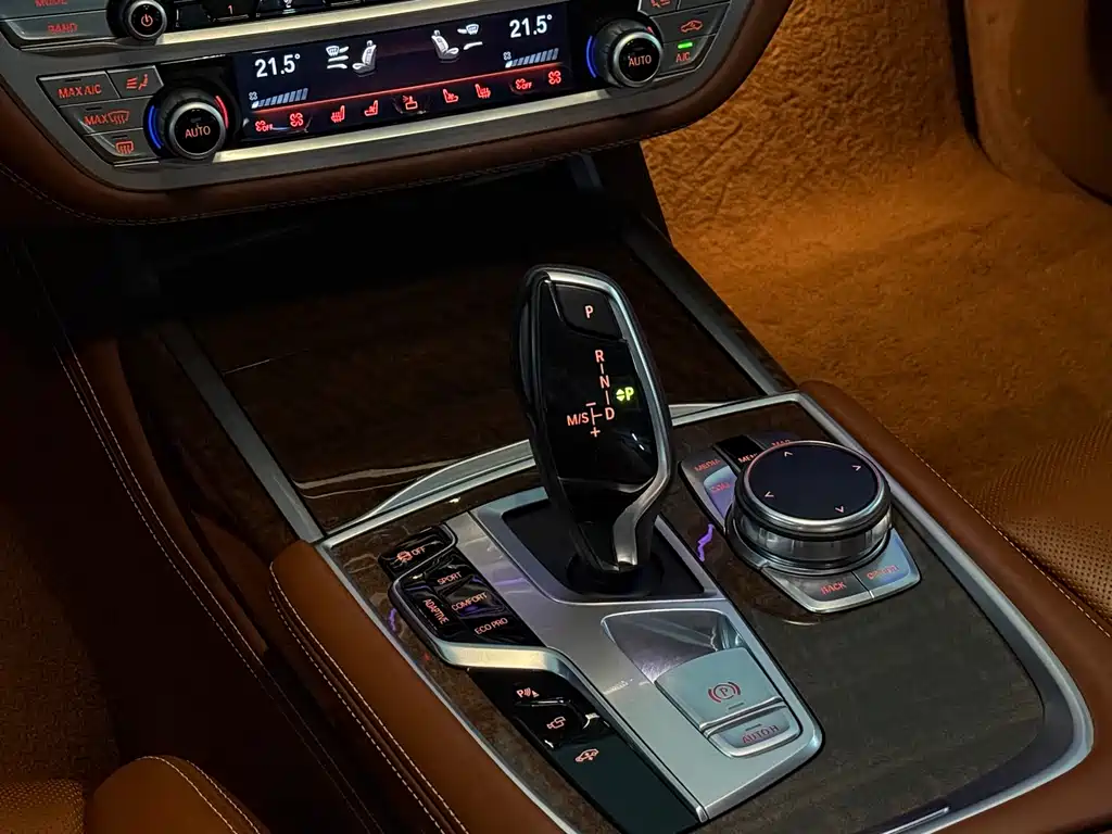 BMW 7 Series 2018 — фото 9