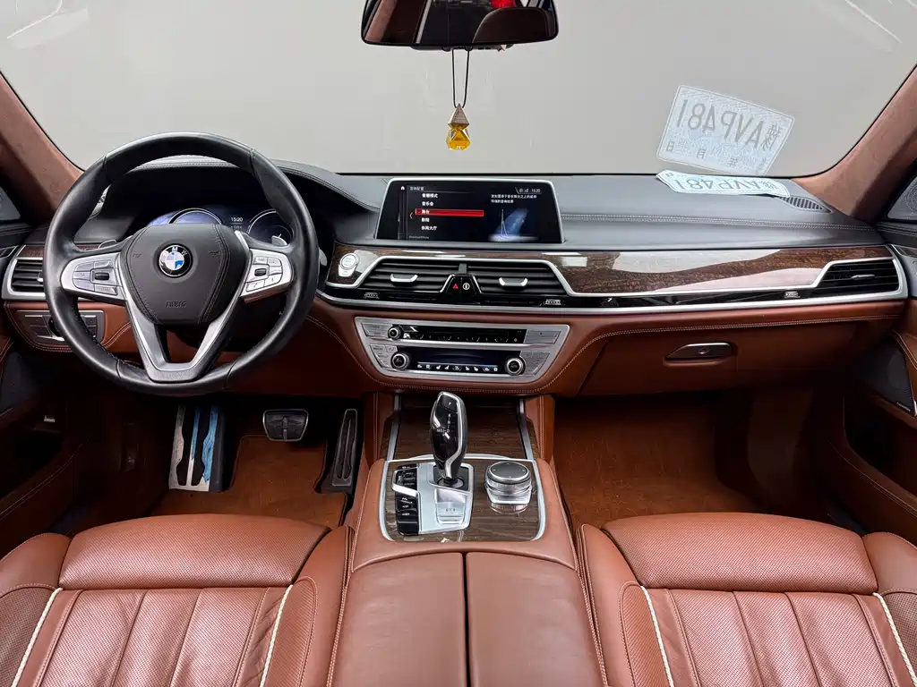 BMW 7 Series 2018 — фото 7
