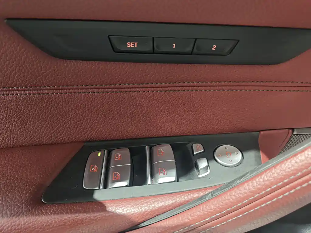 BMW 5 Series 2019 — фото 18