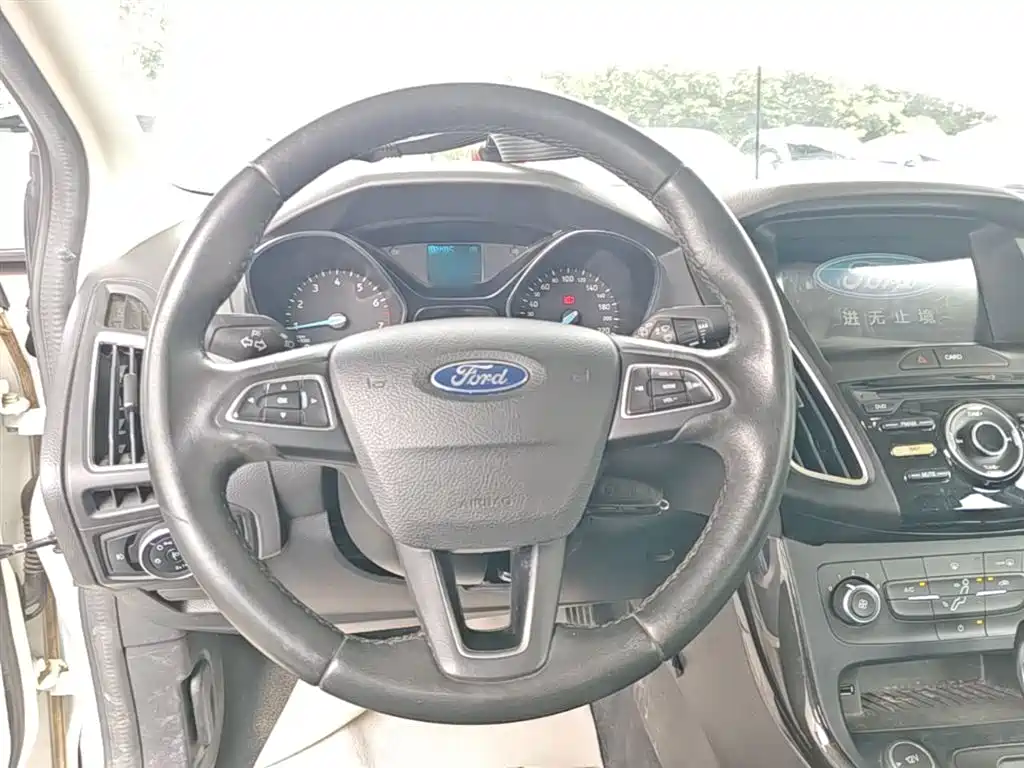Ford Focus 2021 — фото 11