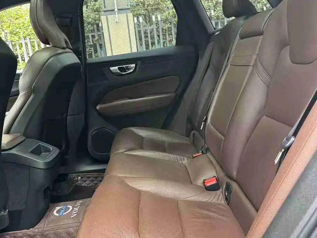 Volvo XC60 2020 — фото 10