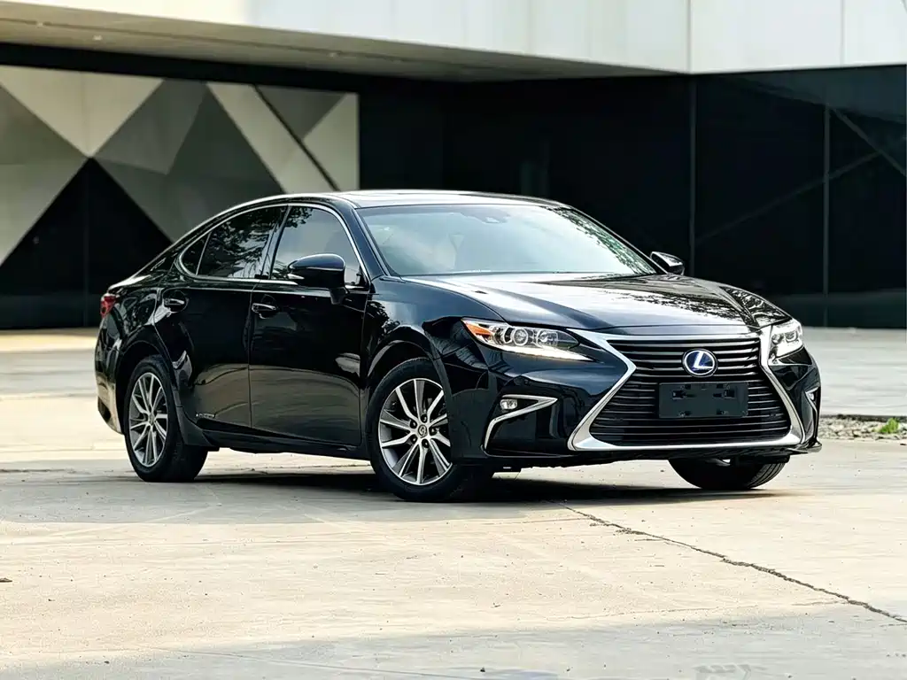 Lexus ES 2017 — фото 1
