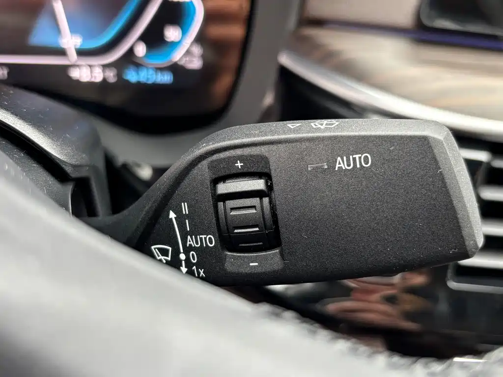 BMW 5 Series New Energy 2020 — фото 19