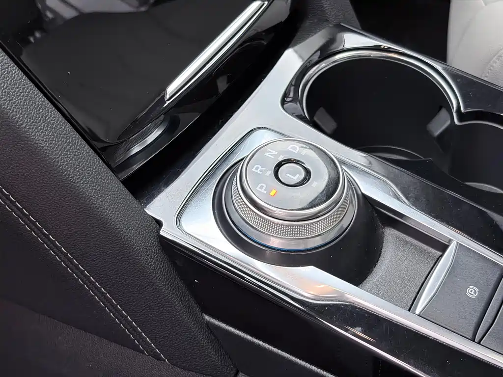 Ford Escape 2022 — фото 14