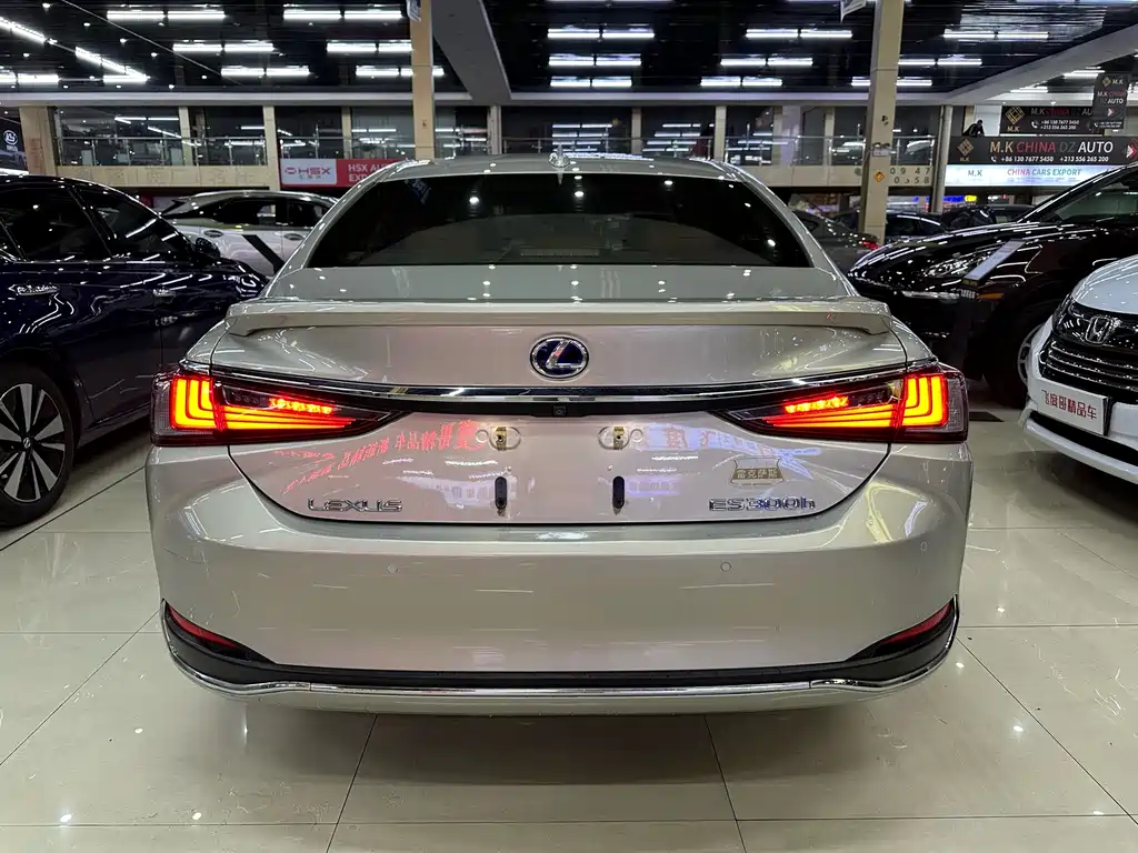 Lexus ES 2020 — фото 8