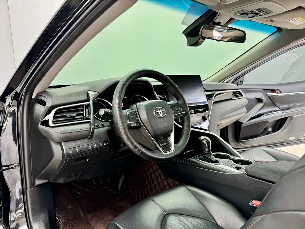 Toyota Camry 2023 — фото 7