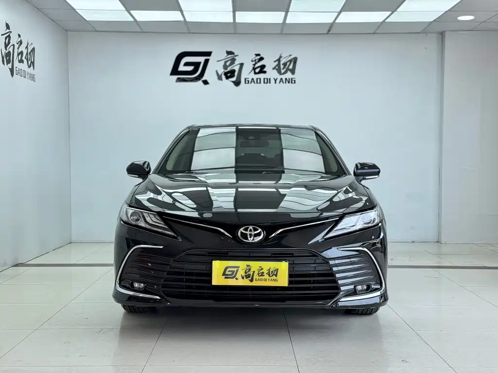 Toyota Camry 2023 — фото 2