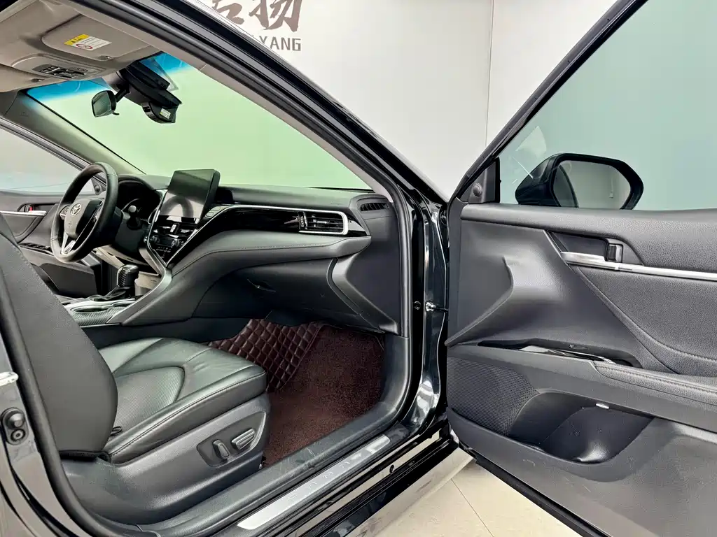 Toyota Camry 2023 — фото 13