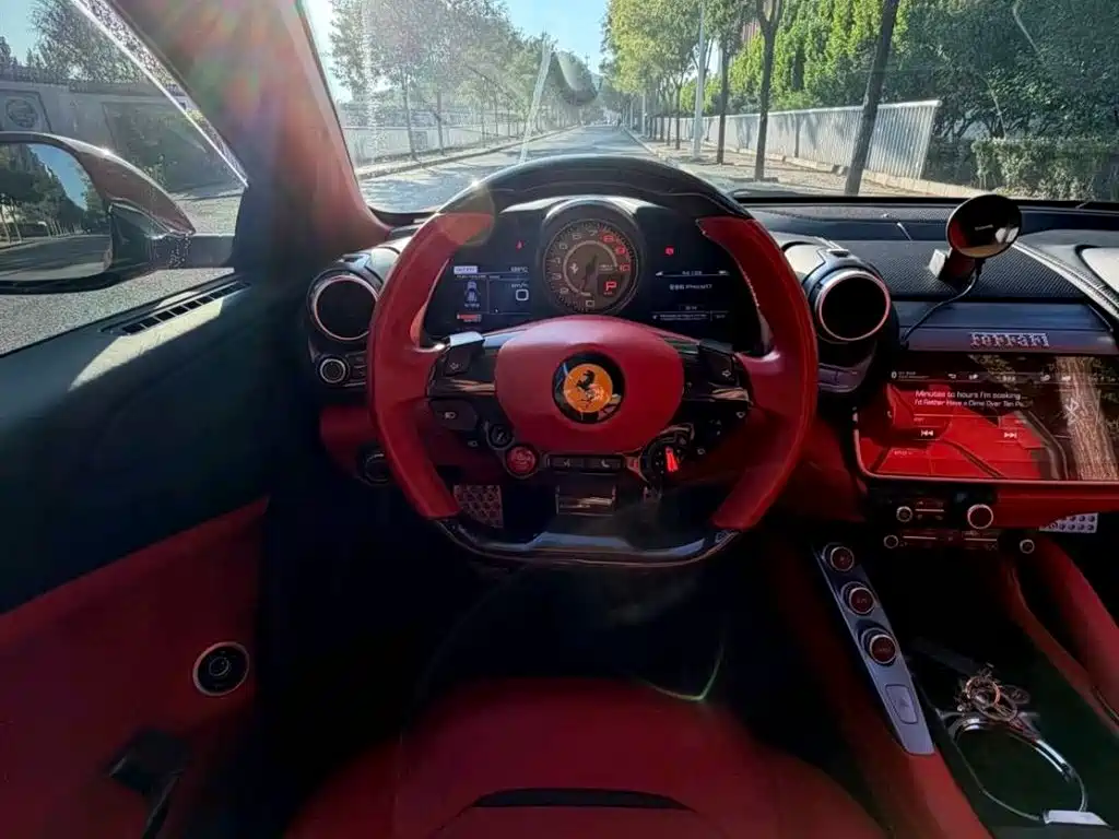 Ferrari GTC4Lusso 2018 — фото 11
