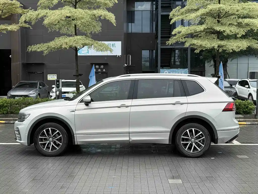 Volkswagen Tiguan L PHEV 2019 — фото 10