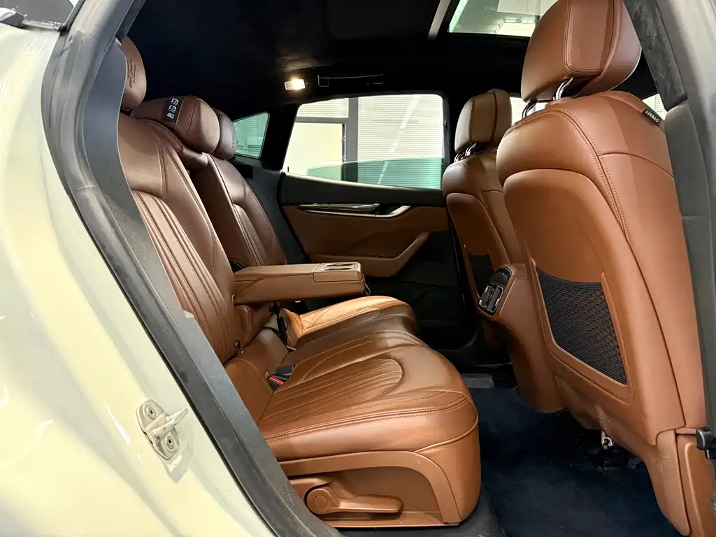 Maserati Levante 2016 — фото 10