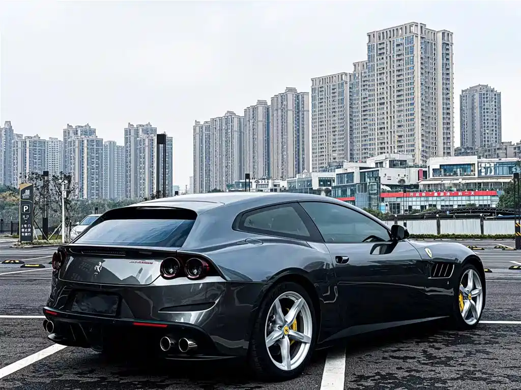 Ferrari GTC4Lusso 2018 — фото 2