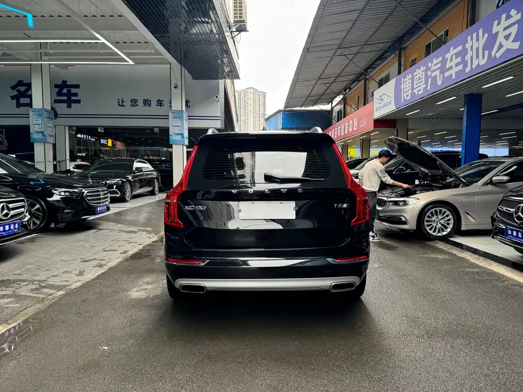 Volvo XC90 2018 — фото 19