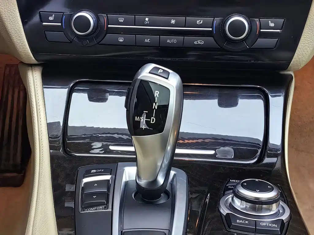 BMW 5 Series 2014 — фото 13