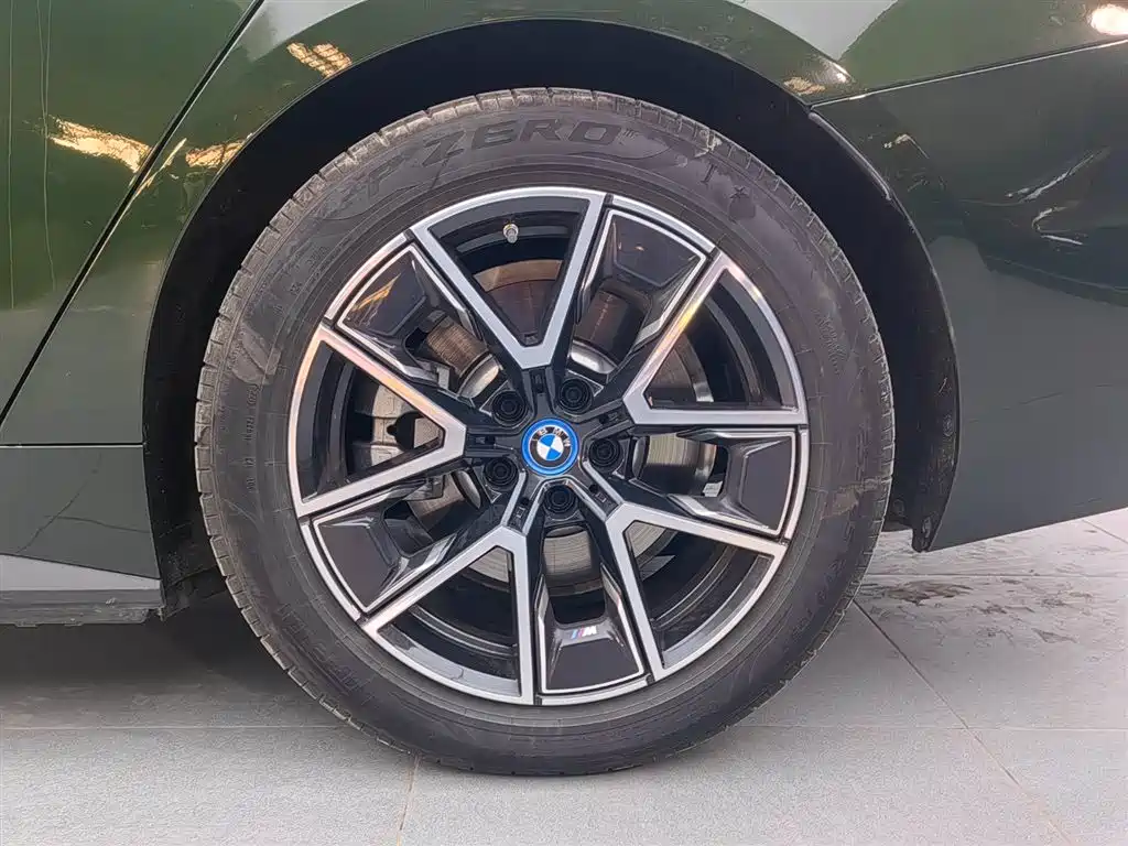 BMW i4 2025 — фото 18