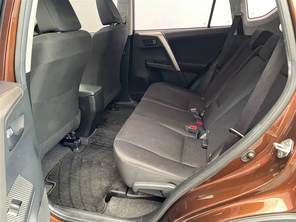Toyota RAV4 2016 — фото 7